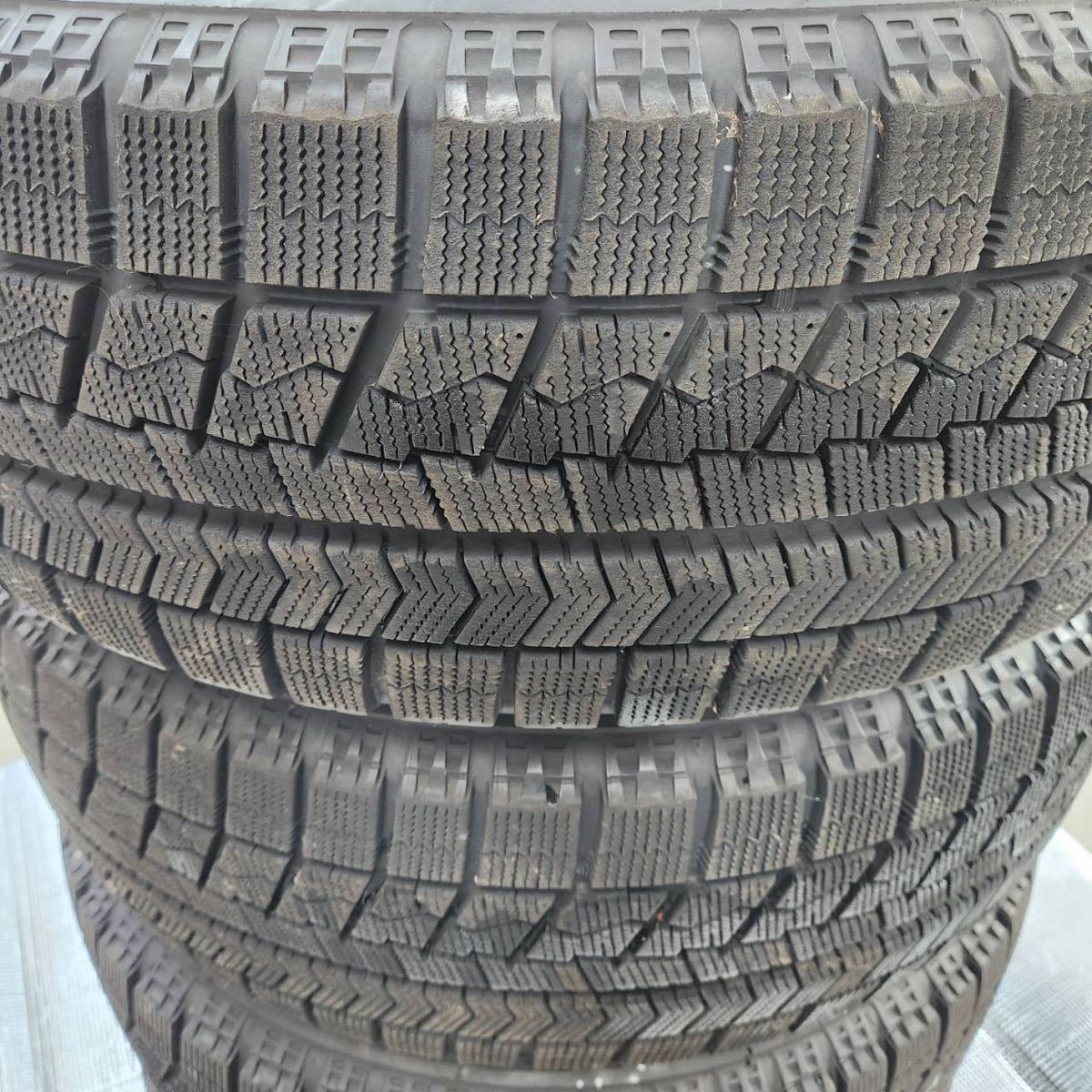 215\60\R16 アルミホイール付き スタッドレスタイヤ 4本セット 