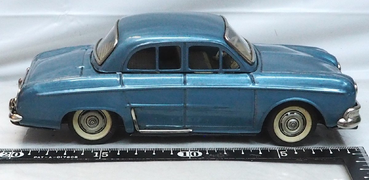 米澤玩具ビンテージ ブリキ製 ミニカー フランス ルノードーフィン1960