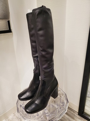 PRADA ストレッチブーツ ３６ハーフ 黒 ８７０６－１２(23.5cm)｜売買されたオークション情報、yahooの商品情報をアーカイブ公開 - オークファン 23.5cm