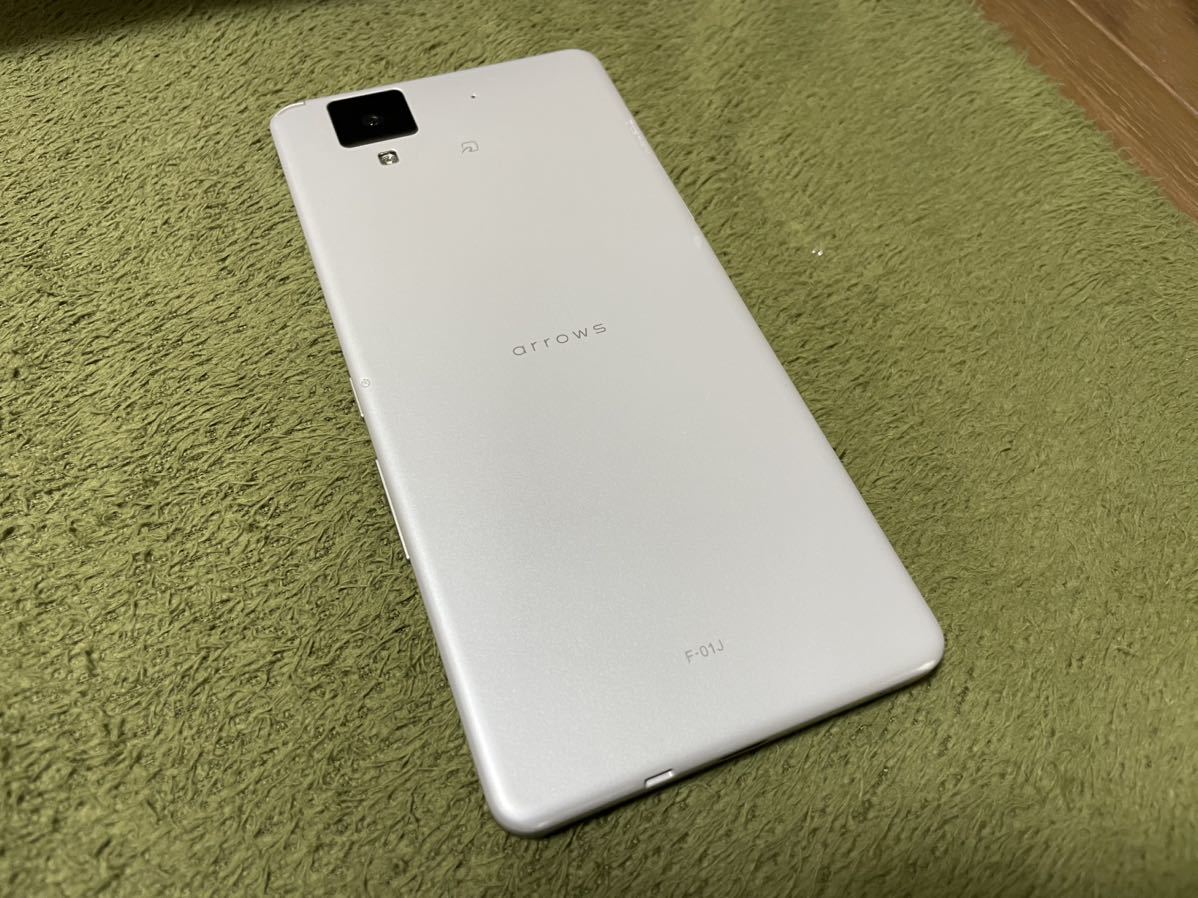 激安大特価，定番人気 展示品★新品同様品★ARROWS NX★32GB★3GB★5.5インチ★スマホ★Android★SDN625★ホワイト★F-01J★docomo★ドコモ★白★富士通