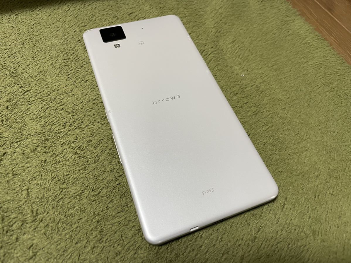 激安大特価，定番人気 展示品★新品同様品★ARROWS NX★32GB★3GB★5.5インチ★スマホ★Android★SDN625★ホワイト★F-01J★docomo★ドコモ★白★富士通