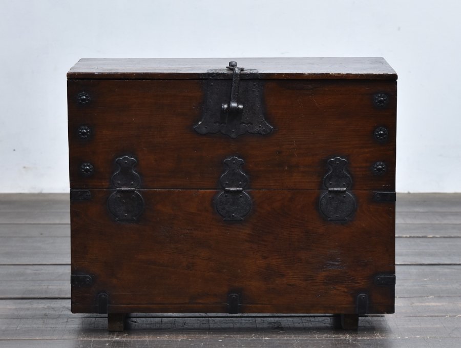蔵c9431 李朝家具 小ぶりなバンダジ 鉄金具 李朝箪笥(アジア)｜売買