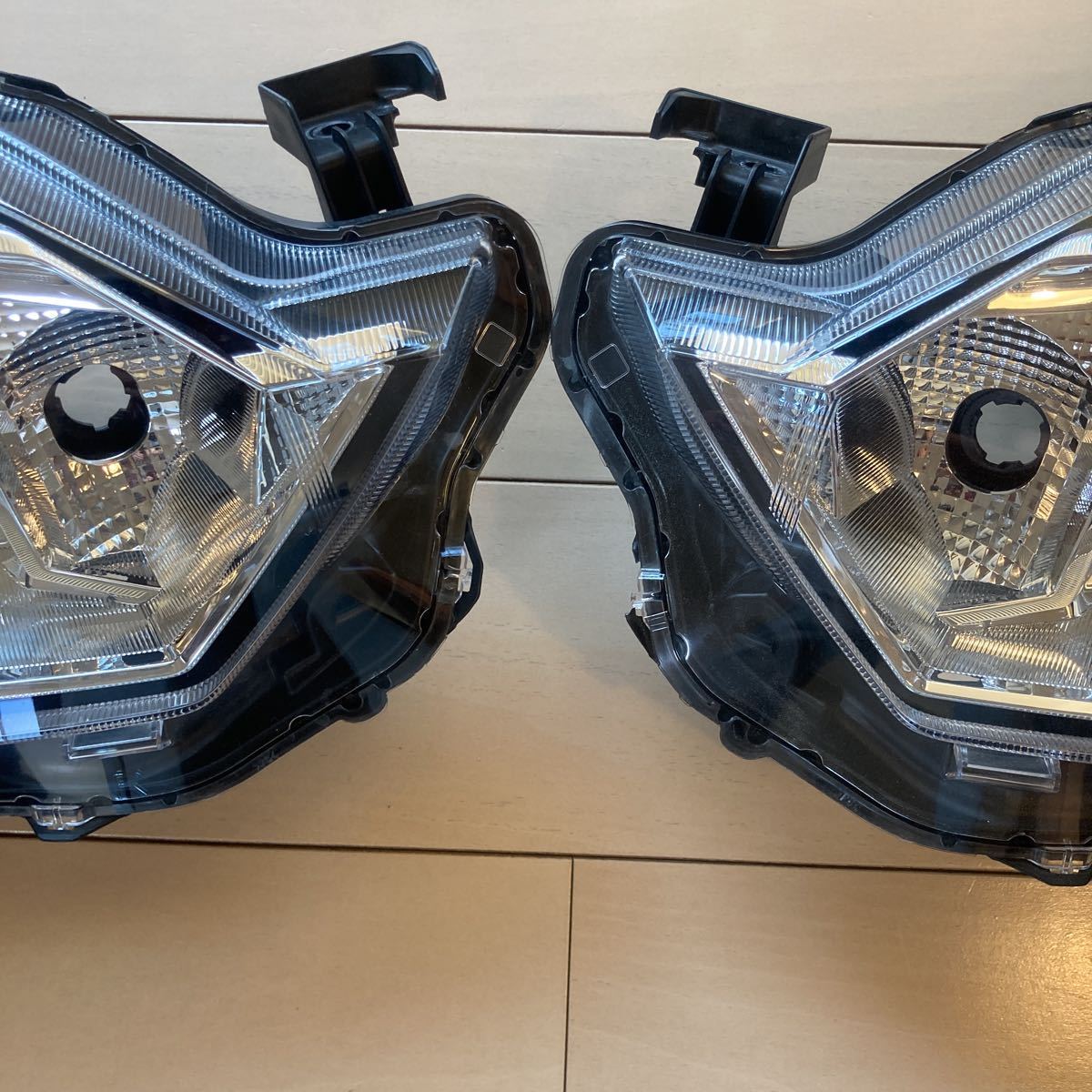 美品！ ダイハツ ミライース 左右ヘッドランプ DBA-LA350 ハロゲン
