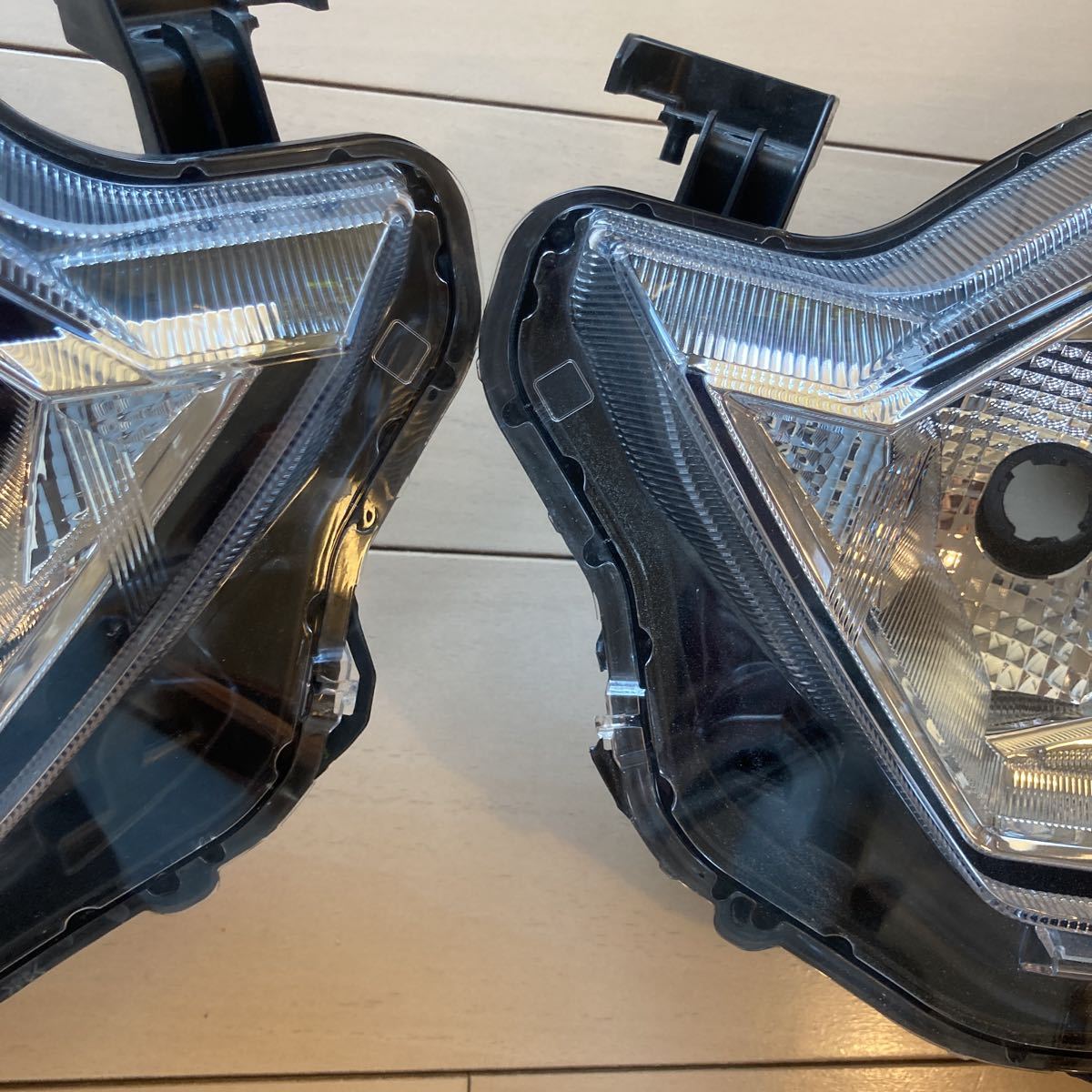 美品！ ダイハツ ミライース 左右ヘッドランプ DBA-LA350 ハロゲン