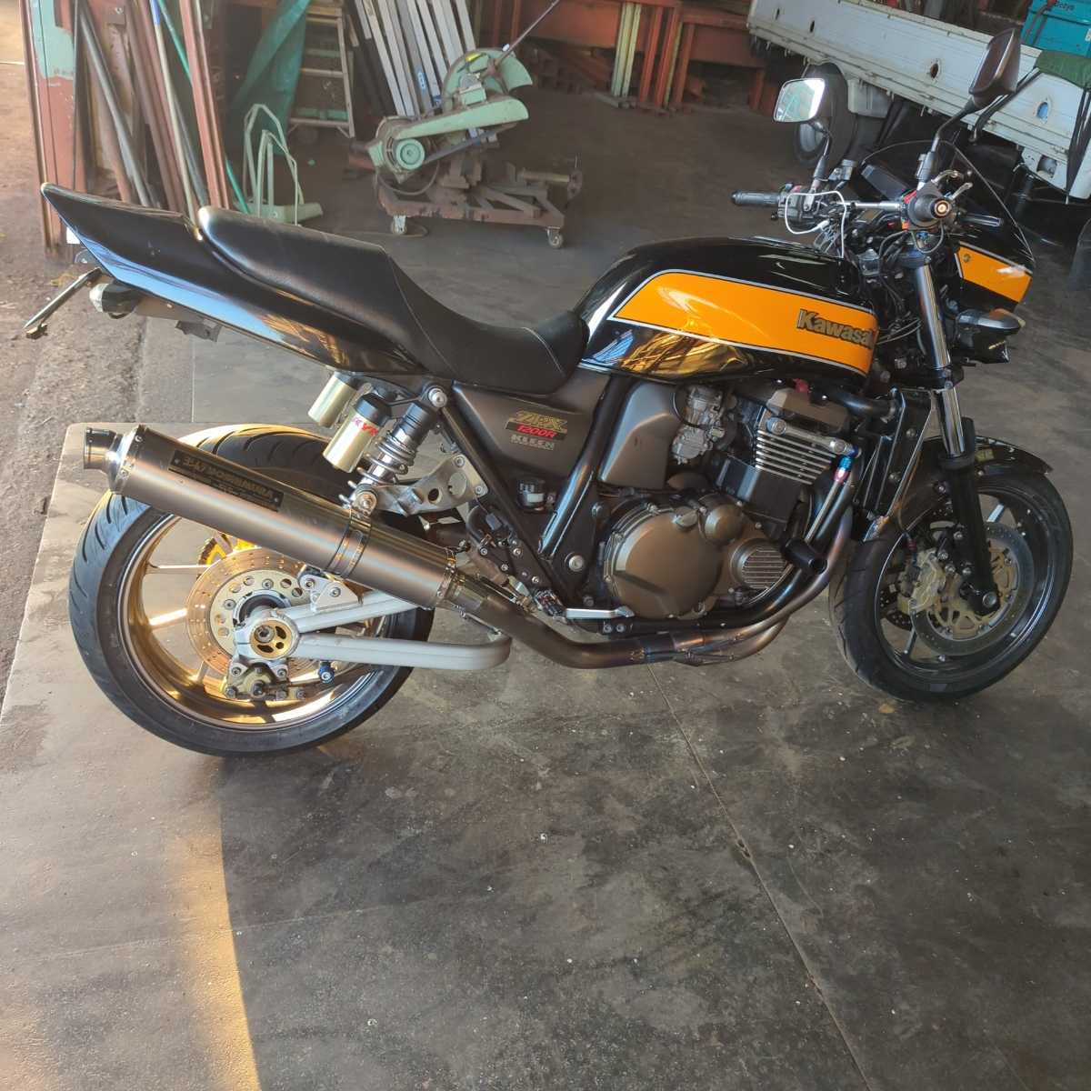 ☆ZRX1200S カスタム多数 1200R仕様 Crafting a Low-Profile