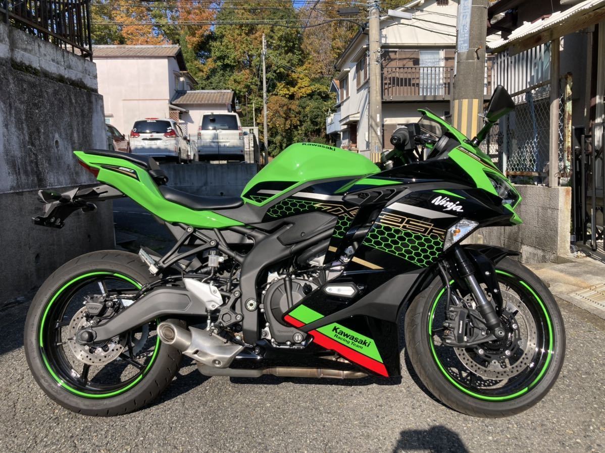 Ninja ZX-25R SE！ほぼ新車の走行距離200km台！しかも…【ヤフオク