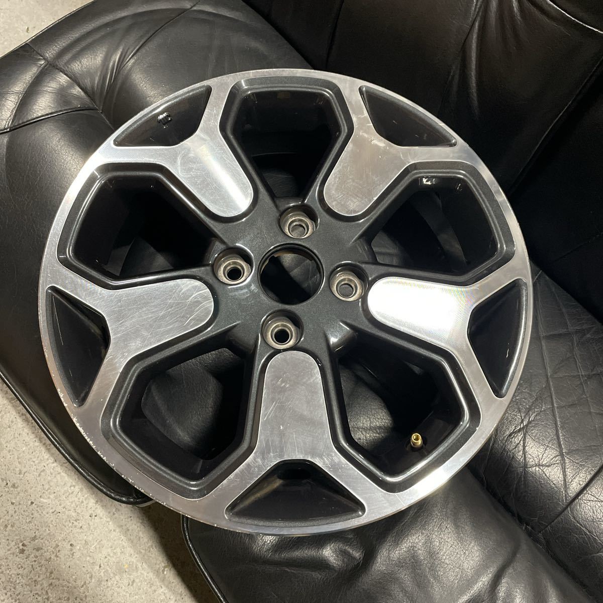 スズキ ハスラー 純正 ホイール 1本 ＳＵＺＵＫＩ 15インチ 15×4.5J 4H 単品 中古ホイール 4.5Ｊ 15インチ× １本 送料無料ハスラー純正ホイール C6