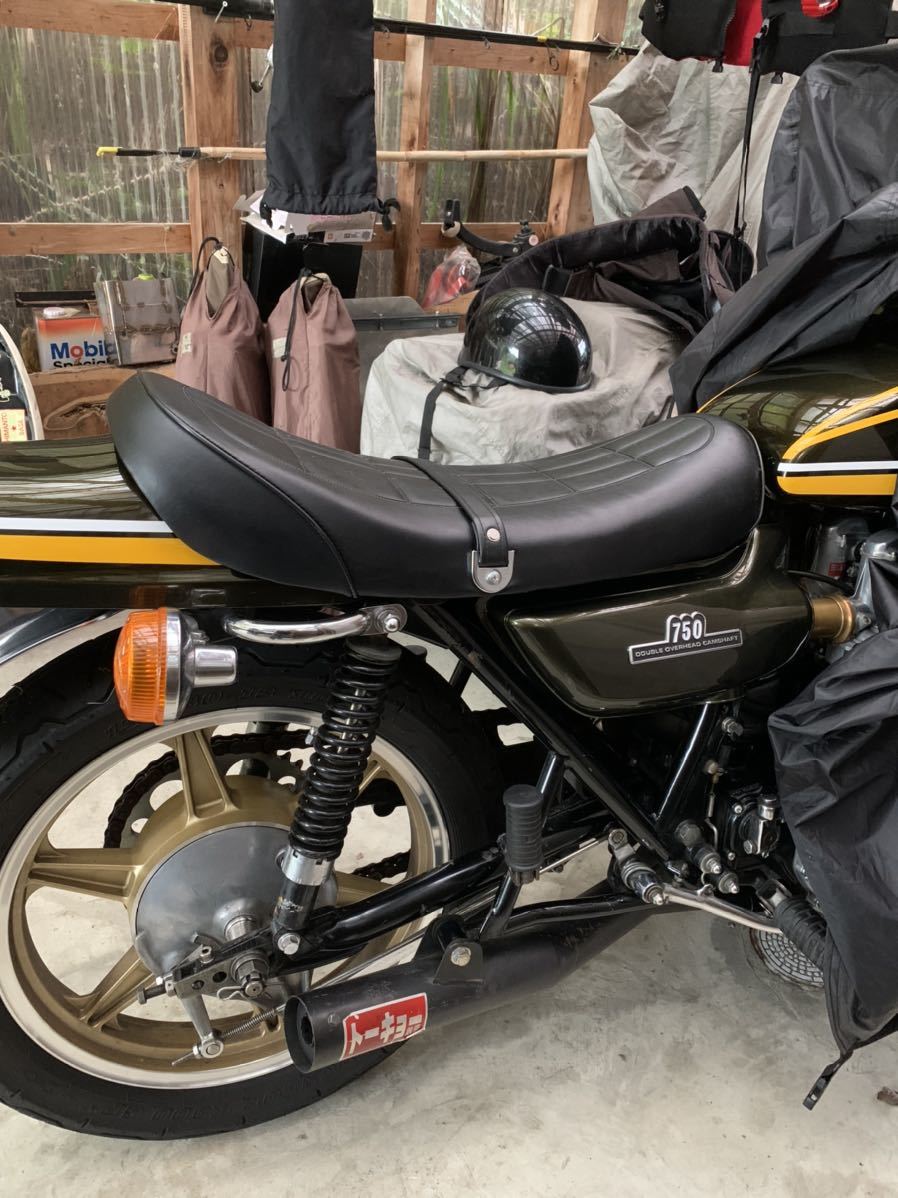 オートバイ 750RS Z2 Z1 F 夏真っ盛り バナナシート アンコ抜き