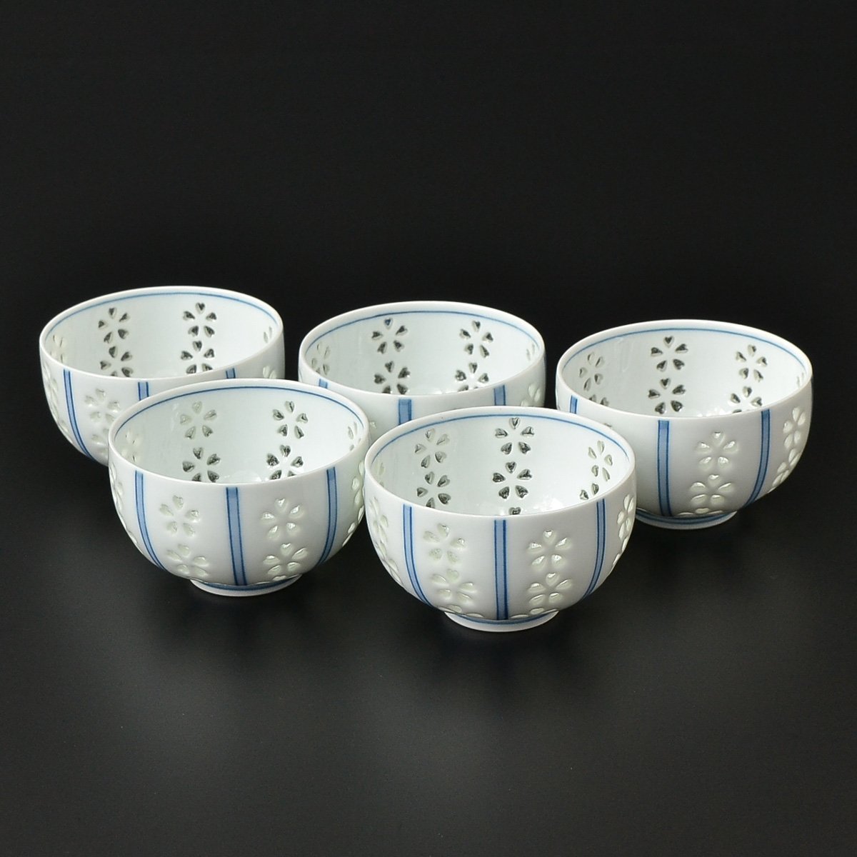 ◎440487 良品 【SALE♪】 有田焼 丹心窯 白磁 染付 水晶花詰 湯呑 五客 ホタル彫