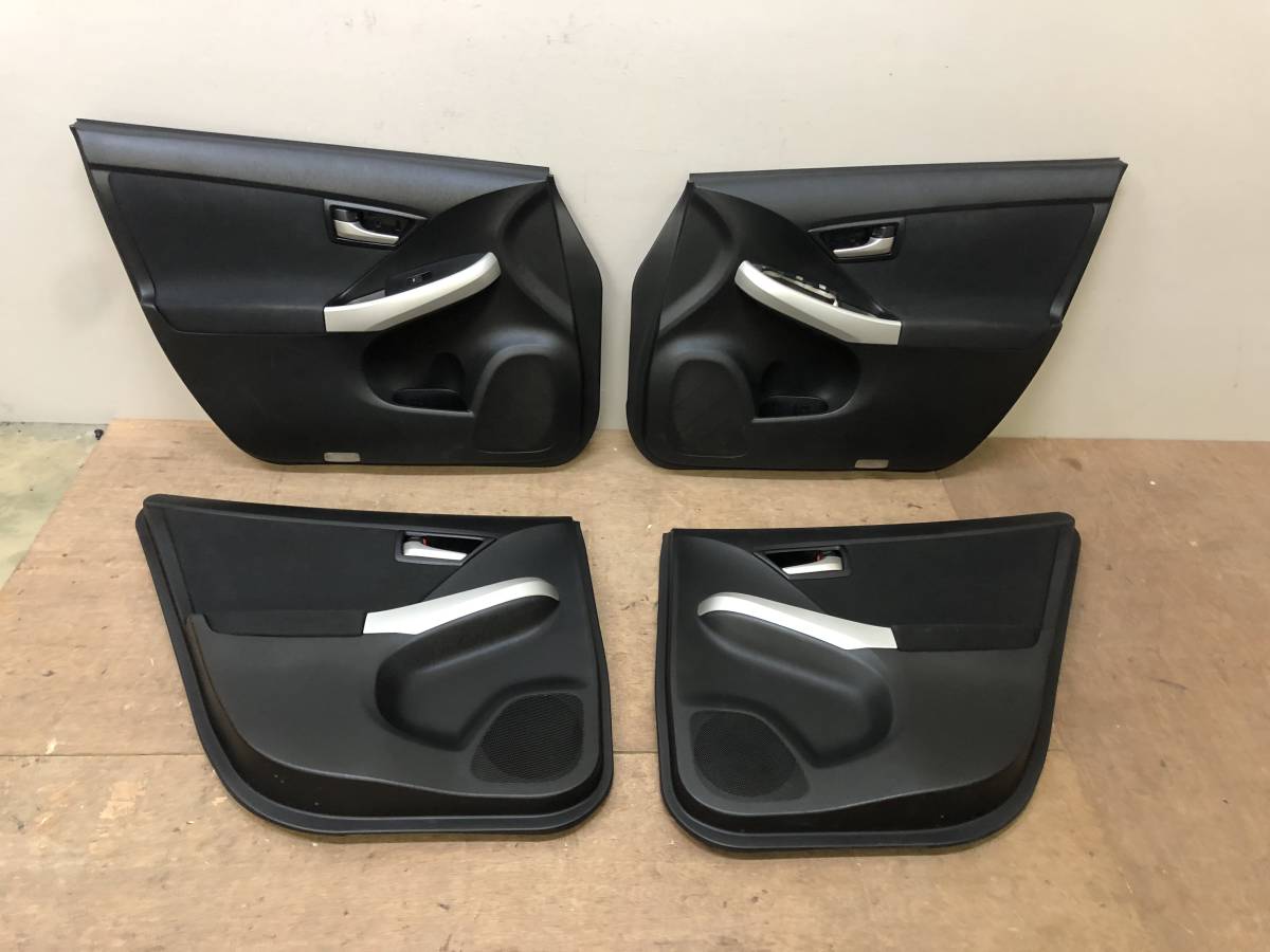 管B143　DAA-ZVW30　プリウス　H25年　後期　テールライト　テールランプ　右　LED　点灯OK　47-55 管B143 DAA-ZVW30 プリウス 9.0 人気定番，新品 テールライト