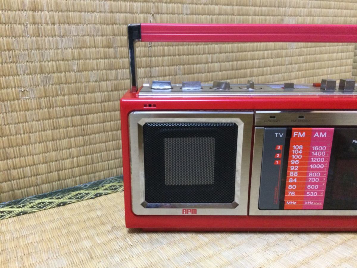 ソニー（sony）のラジカセ「DIGITABLE 0 ZX-5」｜クールな白が映える