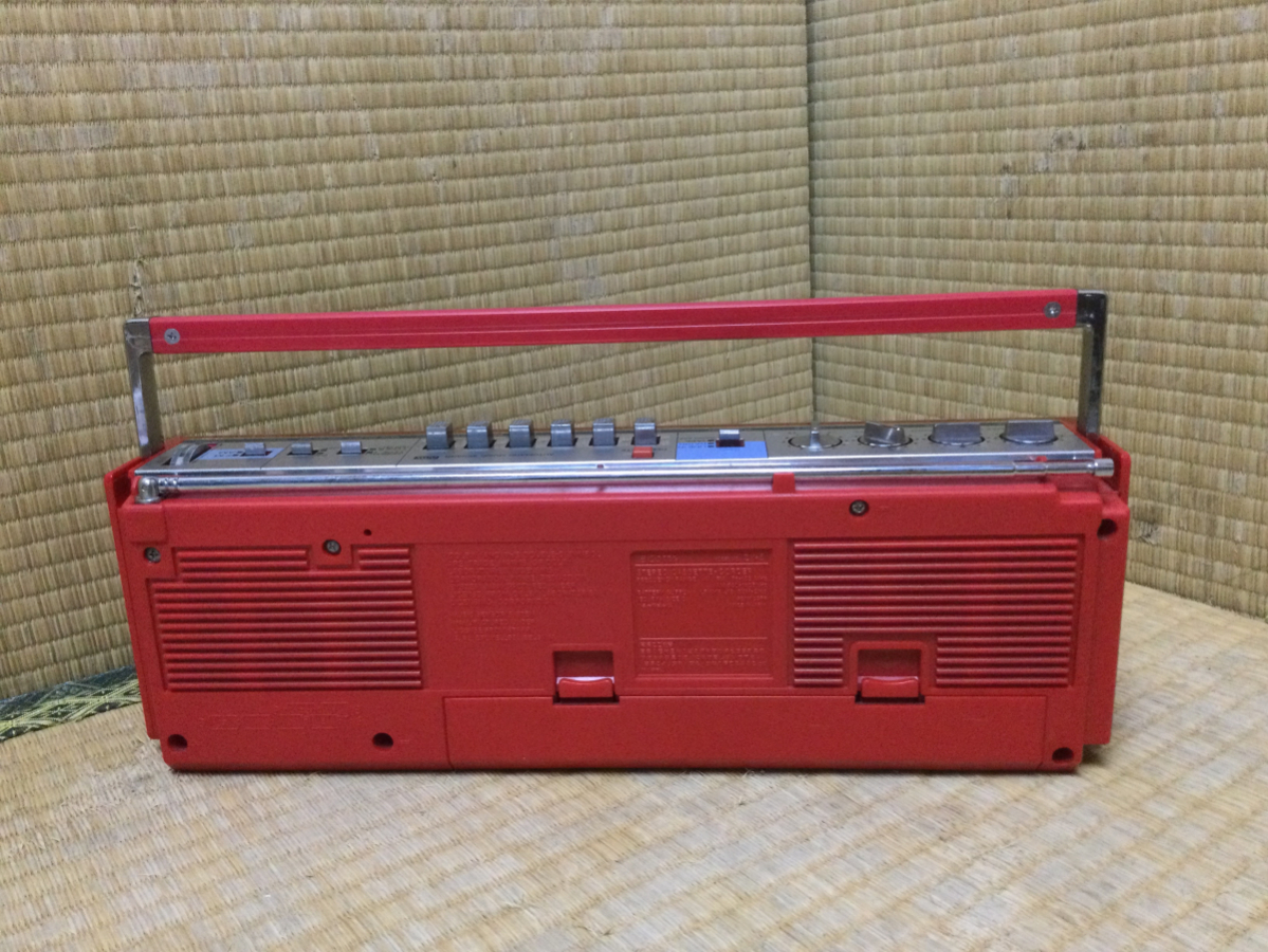 ソニー（sony）のラジカセ「DIGITABLE 0 ZX-5」｜クールな白が映える