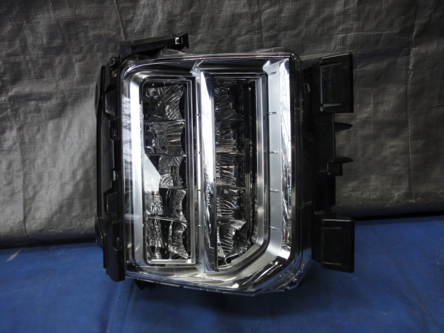 デリカD5/後期/CV1W/ライト右/LED/8301D168 CV1W ヘッド デリカD5