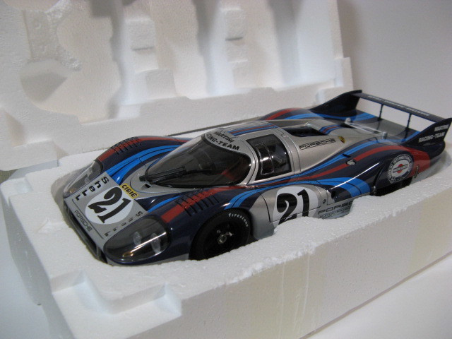 未使用】オートアート 1/18 ポルシェ 917L ルマン '71 マルティニ