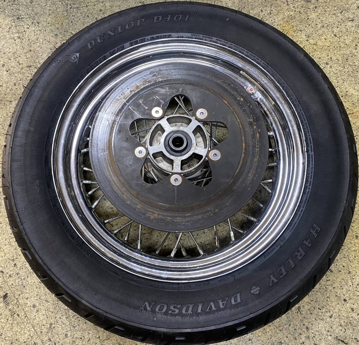 ☆ハーレー純正☆16インチ☆リアホイール☆ハーレー純正タイヤほぼ新品☆