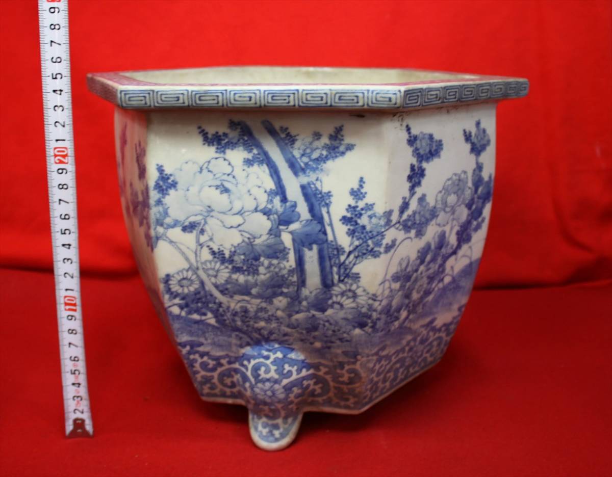 染付　古伊万里　鉢　時代不明 伊万里植木鉢、染付 染付 古伊万里 鉢 唐草 唐華文 MUSEUM
