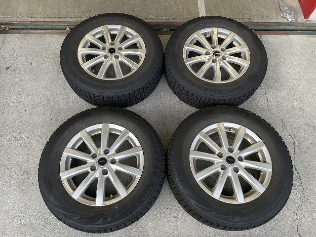 16インチ・社外ブラックアルミホイール&タイヤ4本（215/65R16