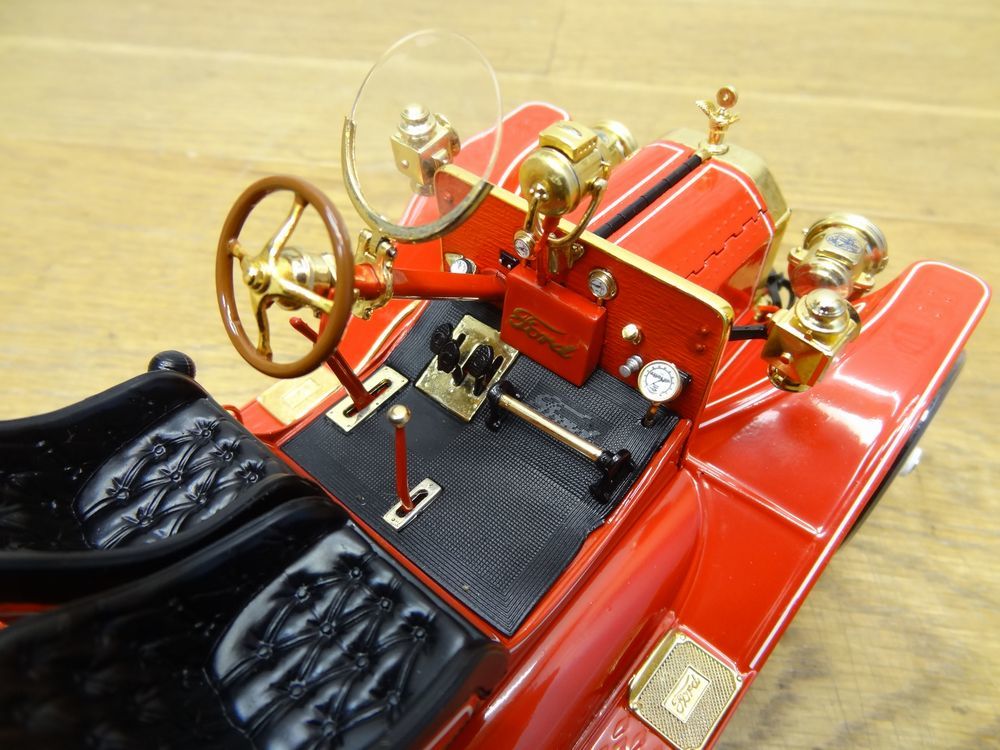 PRECISION COLLECTION 1/18 フォード 1913 モデルT スピードスター