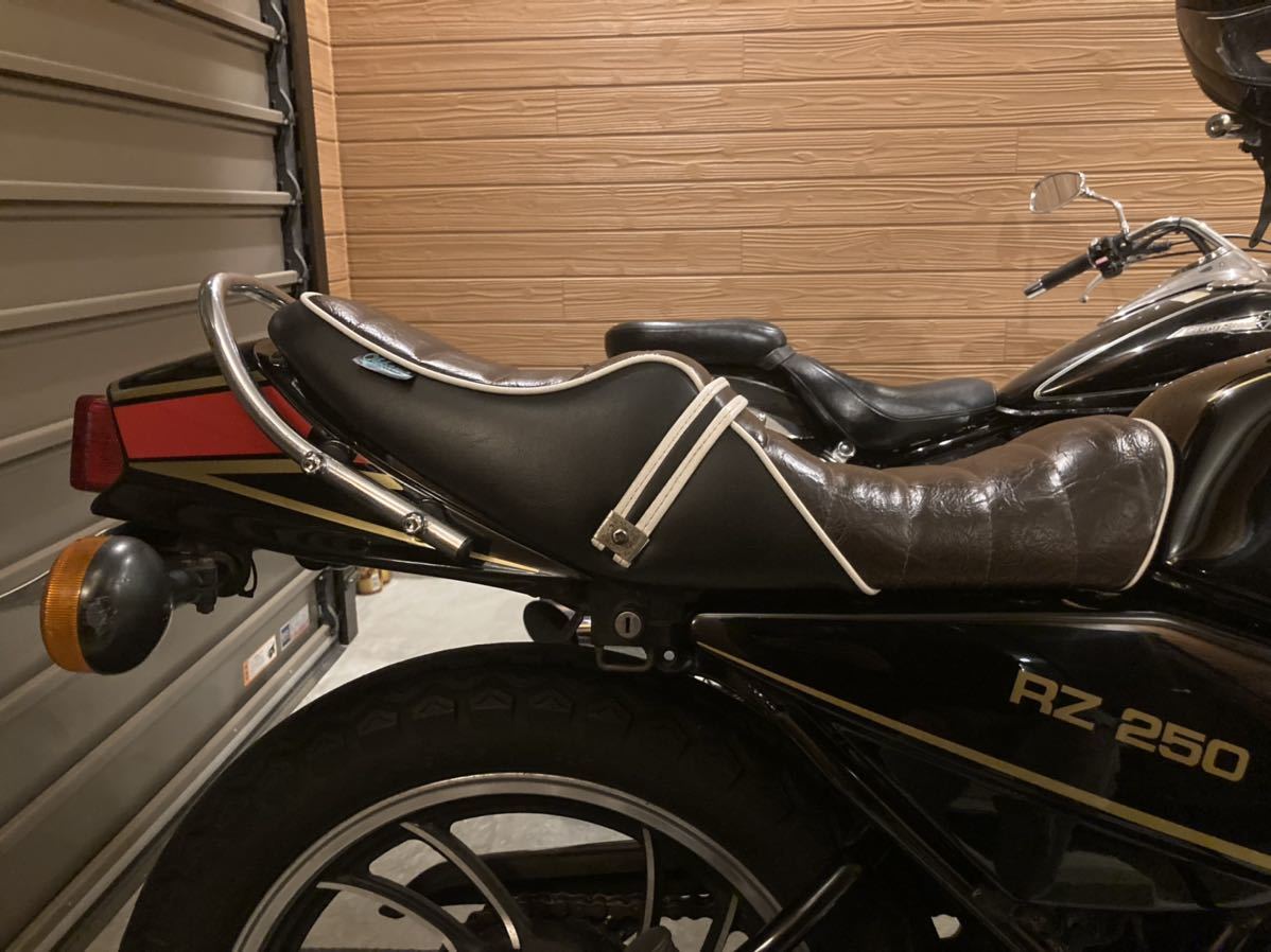 RZ250/350 タックロールシート RZ350茶ツートン 鋲打ち