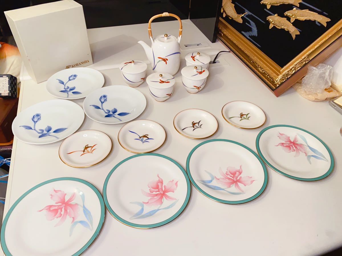 セール，高品質 香蘭社 急須 茶器 銘々皿 貴婦人 中皿 食器 小皿 蓋付き 湯呑 バラ 薔薇(香蘭社)｜売買されたオークション情報、yahooの商品情報をアーカイブ公開 - オークファン 香蘭社