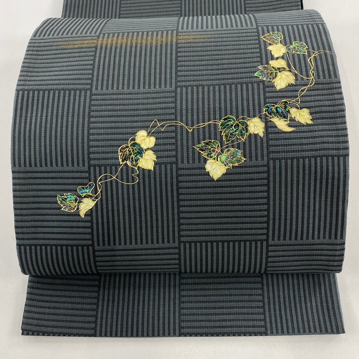 競ナビ】袋帯 名品 落款 聖染庵 変わり市松 蔦 螺鈿 金彩 灰色 お太鼓柄