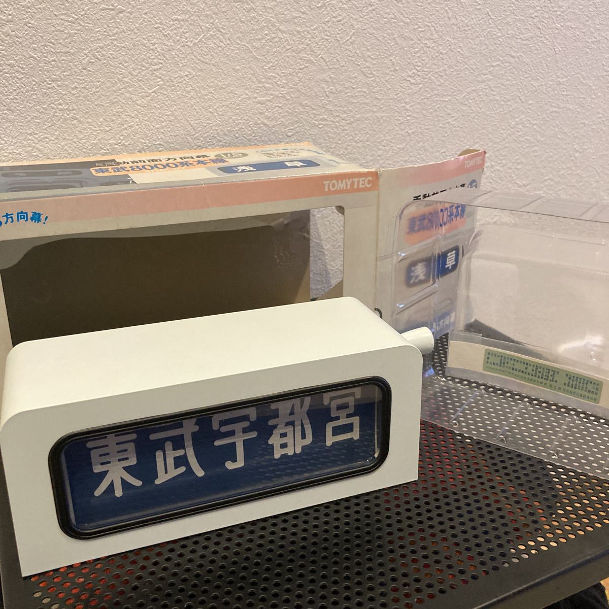 TOMYTEC 手動前面方向幕 101系 2種 + 東武 8000系 本線 TOMYTEC 手動前面方向幕 101系 2種 + 東武 8000系 本線 - メルカリ
