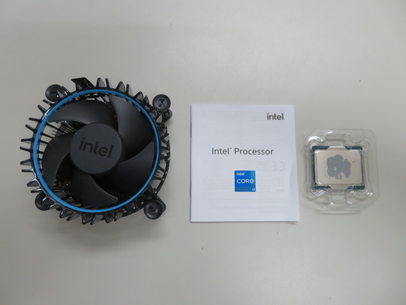 ほぼ新品】Intel Corei3 12100(第12世代) 正規パッケージ（純正