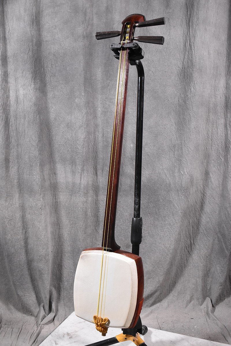 三味線 三味線 中棹 東さわり 二枚溝 紅木 丸打胴【ジャンク品】 中