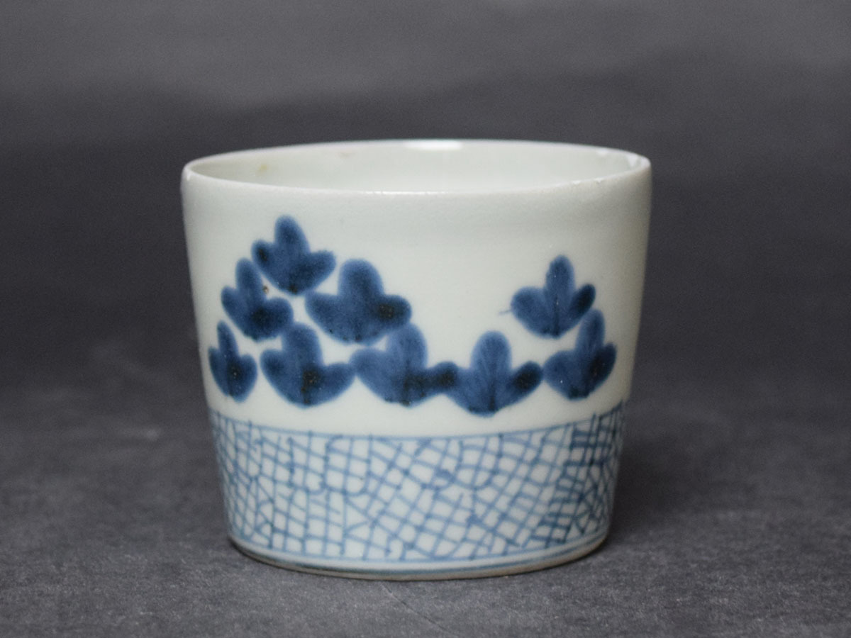 【すみれ】古伊万里染付若松氷裂文猪口（江戸）★蔵出品★