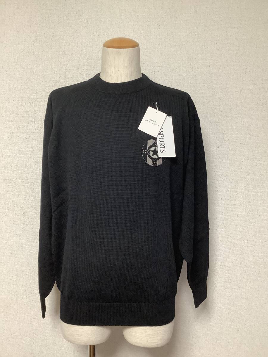 新品未使用　定価23，000円の品　 Mサイズ PIASPORTSピアスポーツ　シンプル　黒　 刺繍入りセーター　カットソー　ウール100%