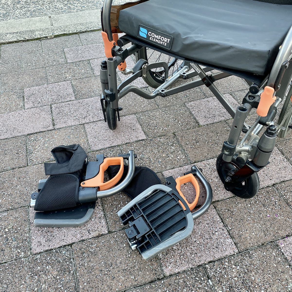 アクトモア☆actmore シュシュ 自走式車椅子 多機能 USED(自走用 