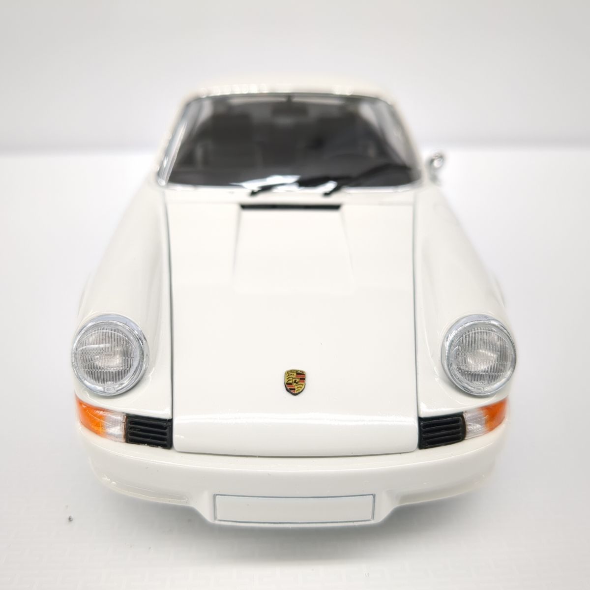 美品】 EBBRO 1/24 PORSCHE 911 CARRERA RS 2.7 ホワイト ダックテール