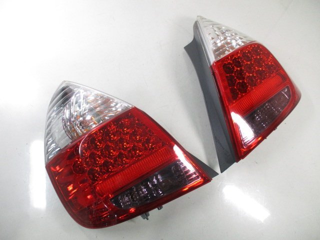 〇GD1/GD2/GD3/GD4　フィット 前期　純正　テールライト　左右 フィット GD1 GD2 GD3 GD4 純正 LED テールランプ ICHIKOH 4995 左右