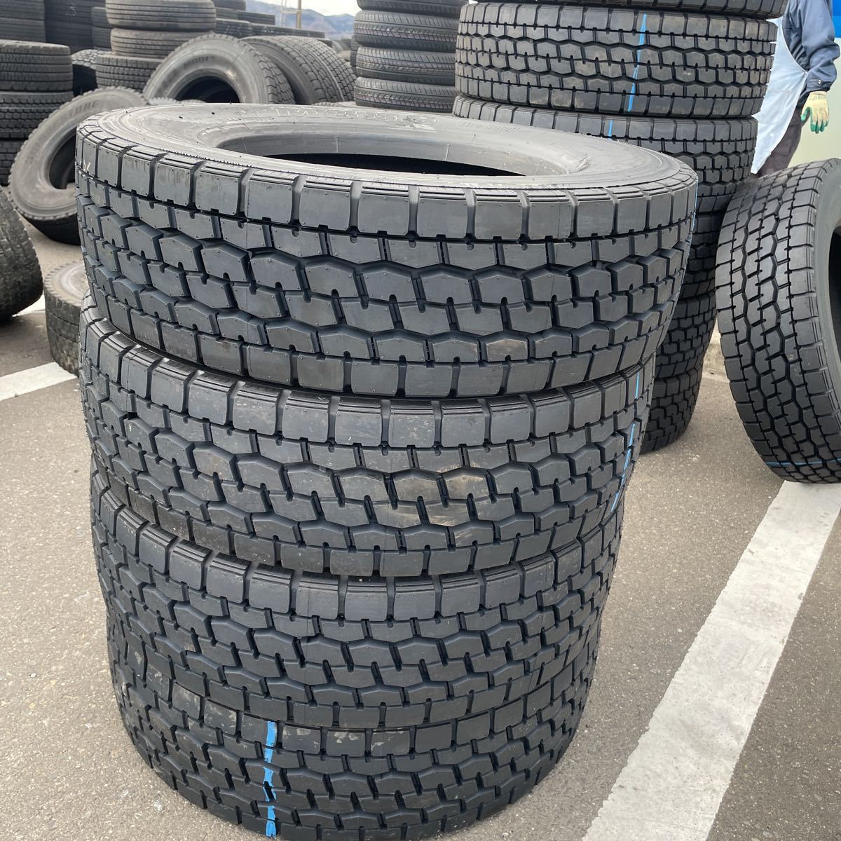 正規品，人気 245/70R19 5 再生 激安 4本セット：40000円(タイヤ)｜売買されたオークション情報、yahooの商品情報をアーカイブ公開 - オークファン タイヤ