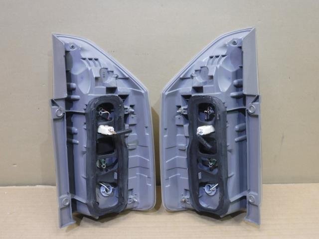 岩手 盛岡発】中古 純正 後期 ヴォクシー DBA-ZRR70W テールランプ