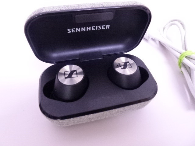 送料無料 SENNHEISER ゼンハイザー M31ETW C MOMENTUM True ワイヤレス イヤホン/Bluetooth 中古 動作品 MOMENTUM ゼンハイザー True ゼンハイザー、完全ワイヤレスイヤホン「M3IETW ：ゼンハイザー、ノイズキャンセル対応「MOMENTUM –