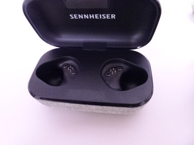 送料無料 SENNHEISER ゼンハイザー M31ETW C MOMENTUM True ワイヤレス イヤホン/Bluetooth 中古 動作品 MOMENTUM ゼンハイザー True ゼンハイザー、完全ワイヤレスイヤホン「M3IETW ：ゼンハイザー、ノイズキャンセル対応「MOMENTUM –