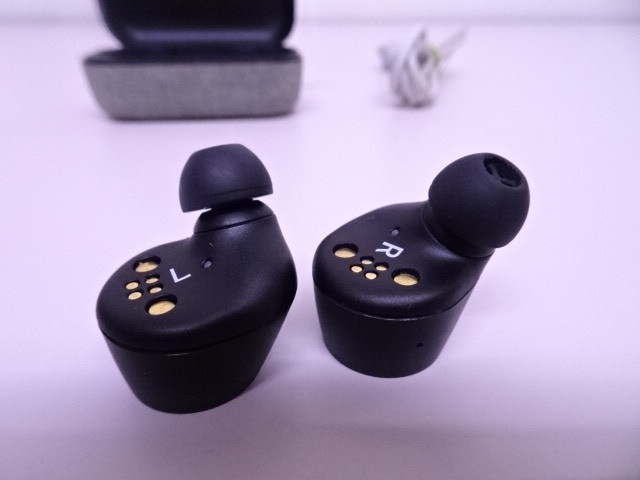 送料無料 SENNHEISER ゼンハイザー M31ETW C MOMENTUM True ワイヤレス イヤホン/Bluetooth 中古 動作品 MOMENTUM ゼンハイザー True ゼンハイザー、完全ワイヤレスイヤホン「M3IETW ：ゼンハイザー、ノイズキャンセル対応「MOMENTUM –