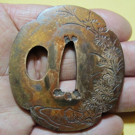 優品 E-69 銅鍔 木瓜形 菊花の図 音色良