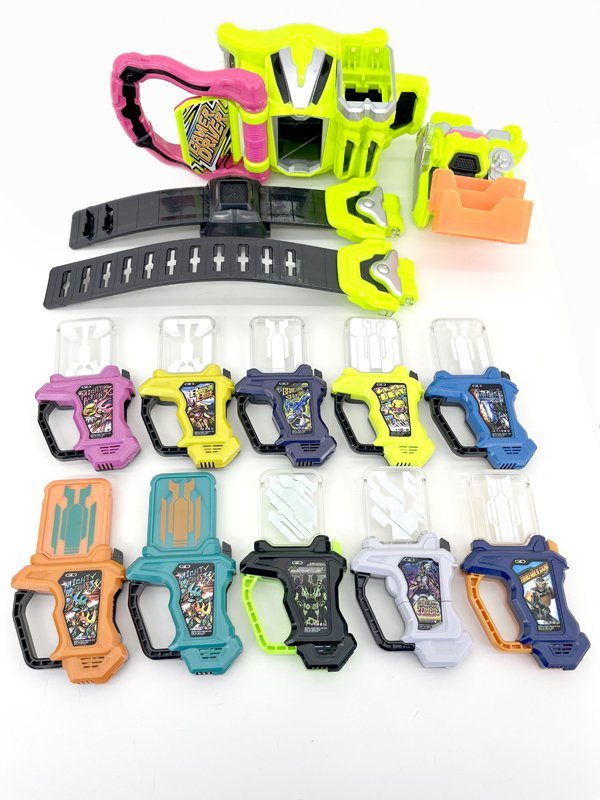 BANDAI バンダイ 仮面ライダー エグゼイド DXゲーマードライバー&キメワザスロットホルダーセット ガシャット付き 動作品