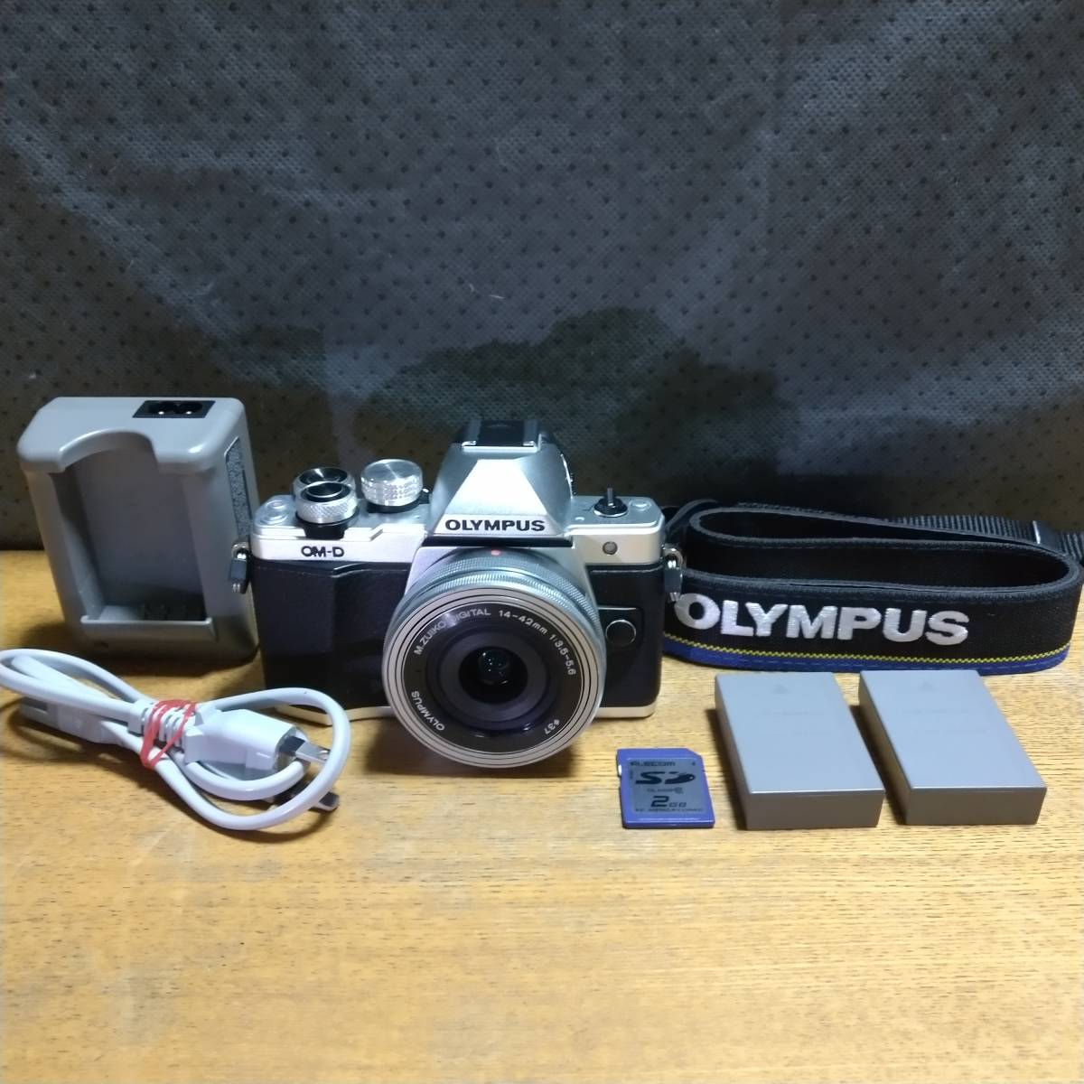 E-M10 II Mark Olympus OM-D - a | The OLYMPUS Silver Camera Review 