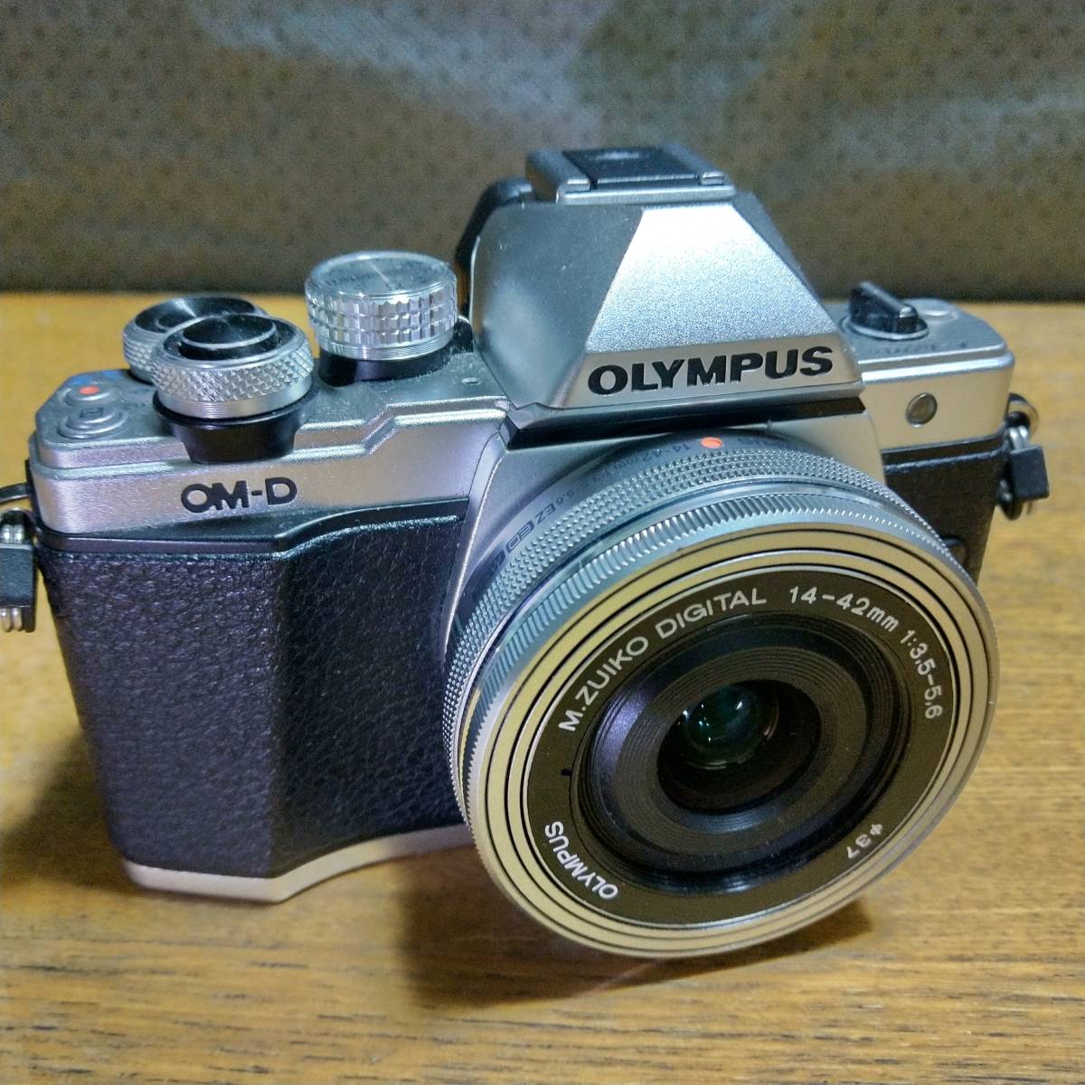 E-M10 II Mark Olympus OM-D - a | The OLYMPUS Silver Camera Review 