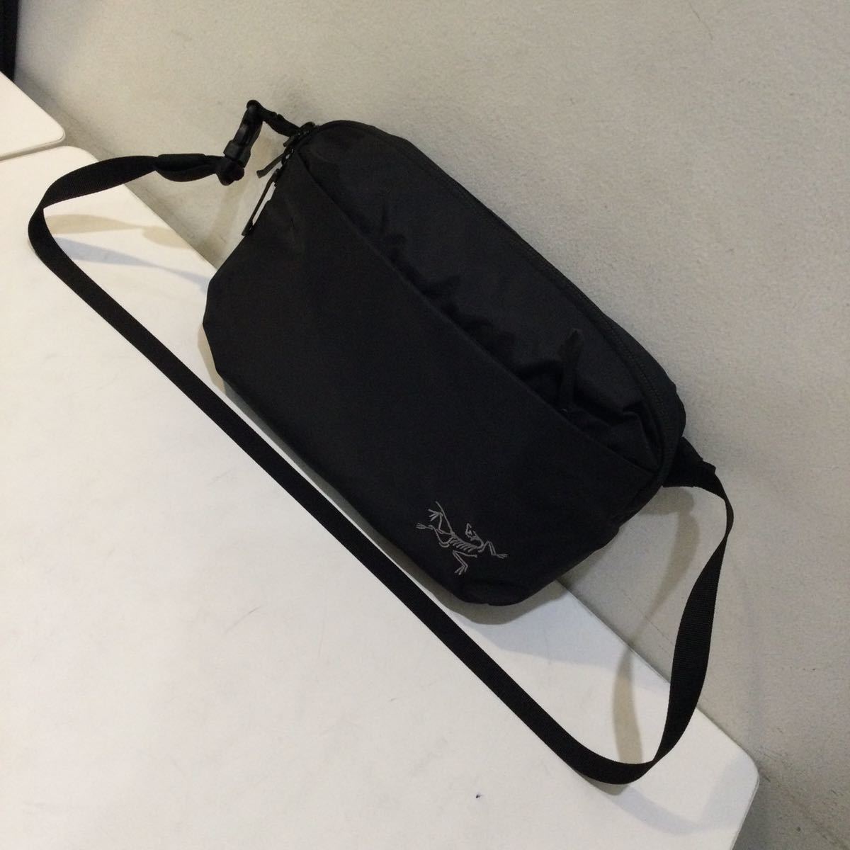 ARC TERYX アークテリクス Heliad 6L Crossbody BAG ヒリアド クロスボディー バッグ ブラック 585248