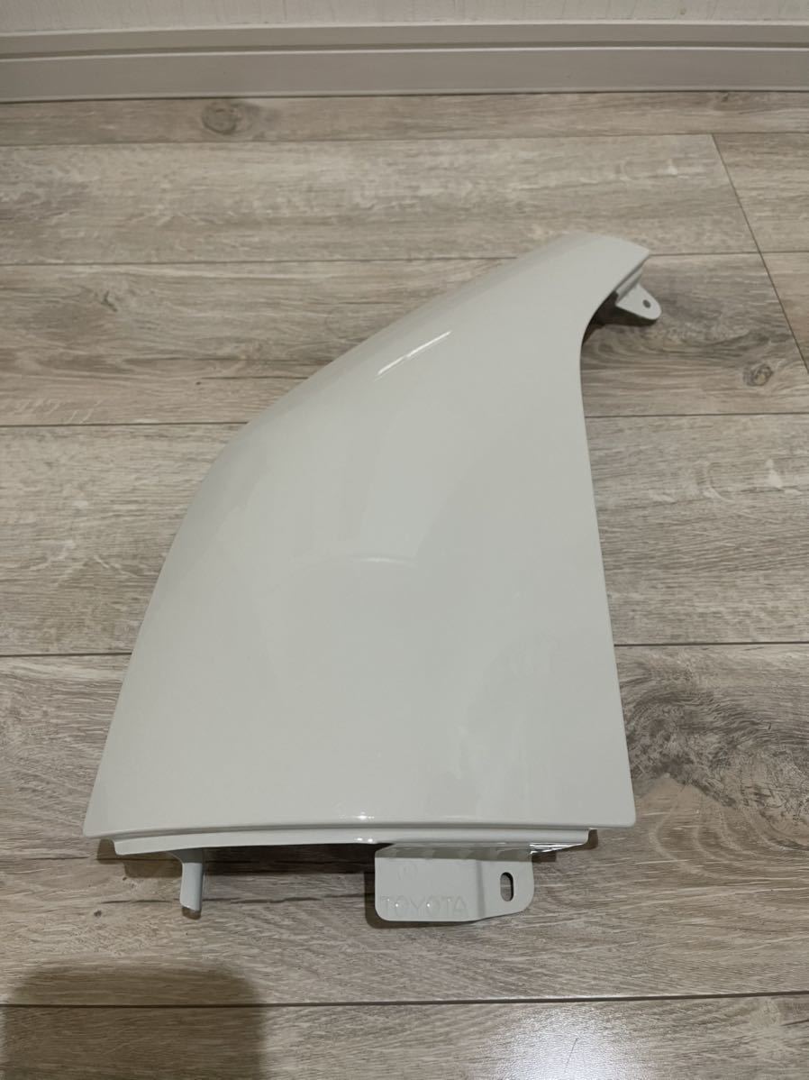 200系ハイエース コーナーパネル 純正　未使用