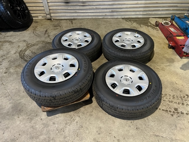 ハイエース！！　新車外し　ホイールキャップ付き！！