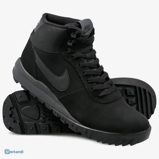 新品定価￥16，500*お買い得1716/27cm♪♪ナイキ メンズ ブーツ Hoodland Suede