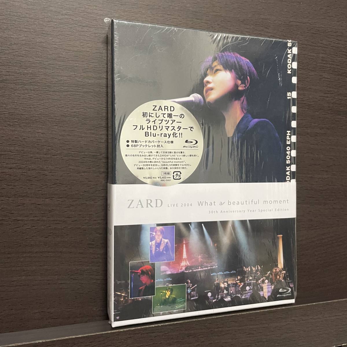 美品希少ブルーレイ!! 坂井泉水 ZARD LIVE 2004 WHAT A BEAUTIFUL MOMENT 30th ANNIVERSARY YEAR SPECIAL EDITION Blu-ray ライブ ザード