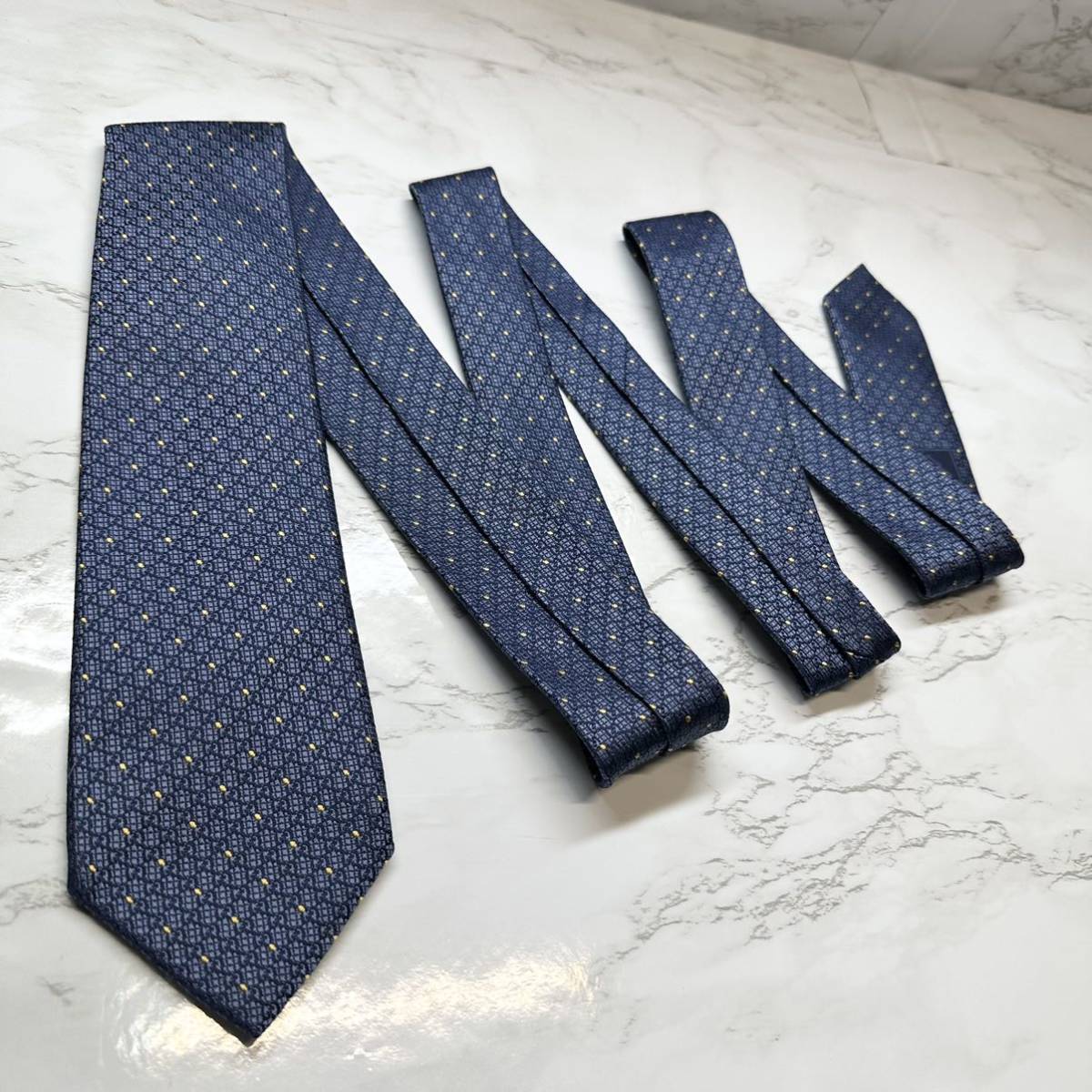 極美品 現行タグ レア GUCCI ネクタイ シルク100% GG柄 GGライン ピン