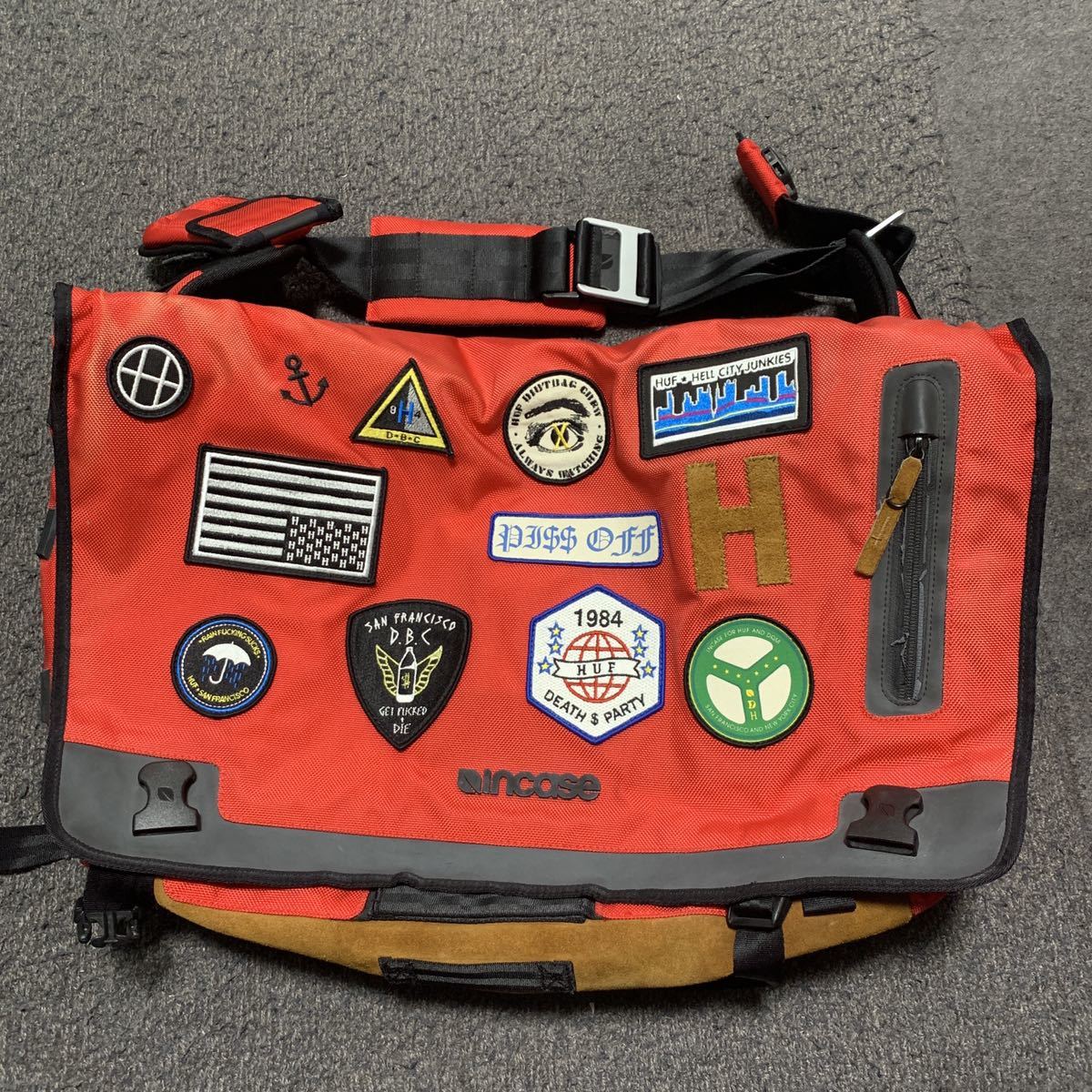 HUF incase メッセンジャーバッグ