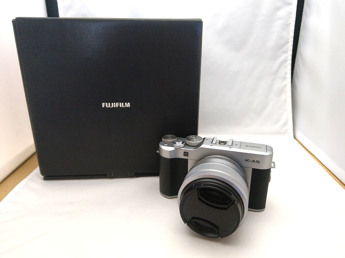 美品 FUJIFILM ミラーレス一眼カメラ X-A5 レンズキット シルバー XC15-45mmF3.5-5.6 OIS PZ